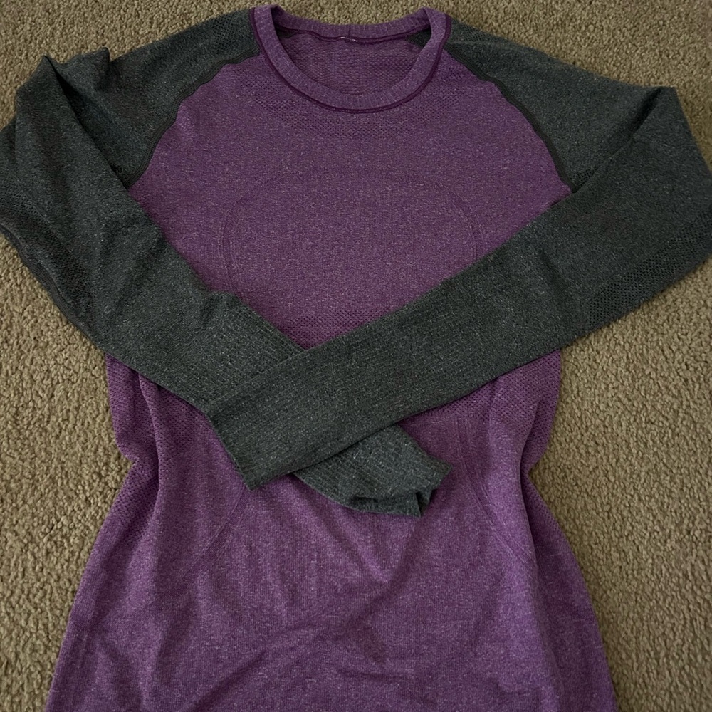 Lululemon Athletica Run: Swiftly Tech Long Sleeve
Tender Violet / Black
